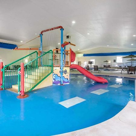 Comfort Suites Johnson Creek Conference Center Exteriör bild