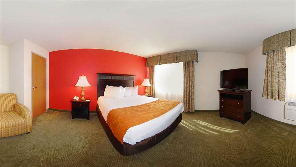 Comfort Suites Johnson Creek Conference Center Exteriör bild