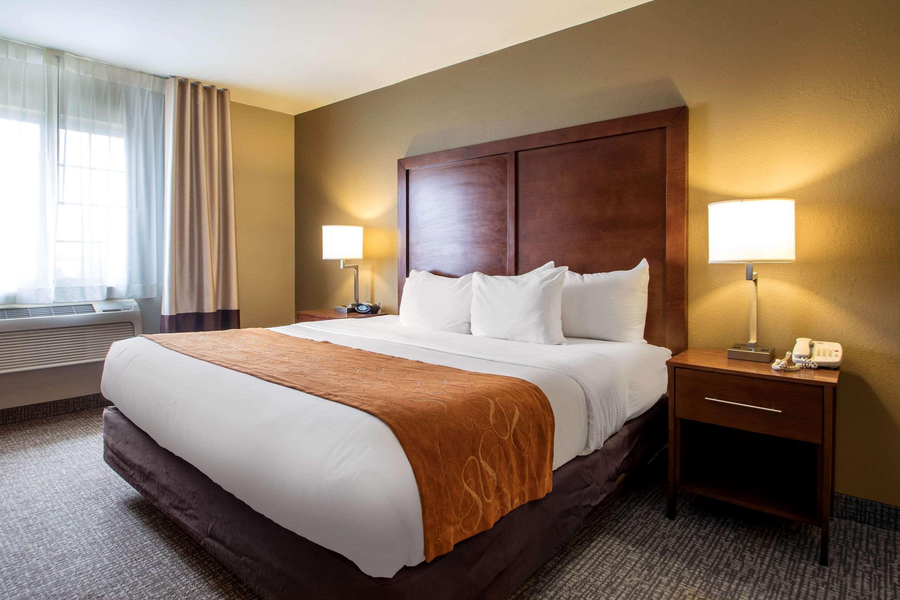 Comfort Suites Johnson Creek Conference Center Exteriör bild