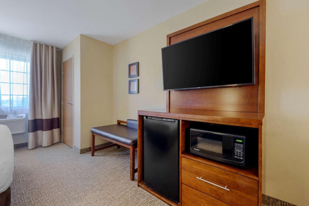 Comfort Suites Johnson Creek Conference Center Exteriör bild