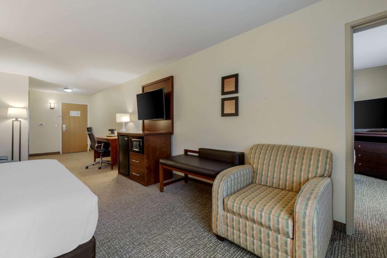 Comfort Suites Johnson Creek Conference Center Exteriör bild
