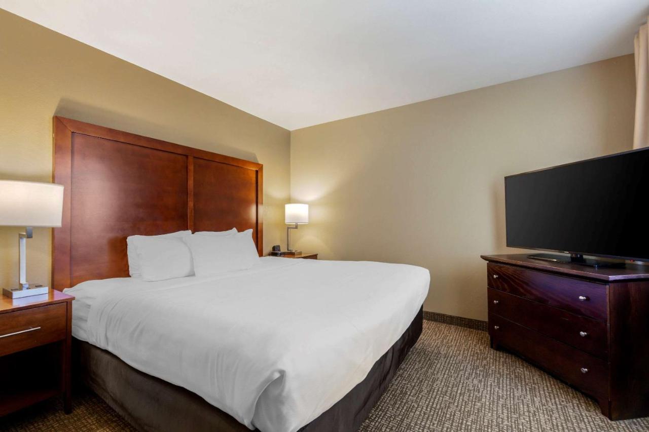 Comfort Suites Johnson Creek Conference Center Exteriör bild