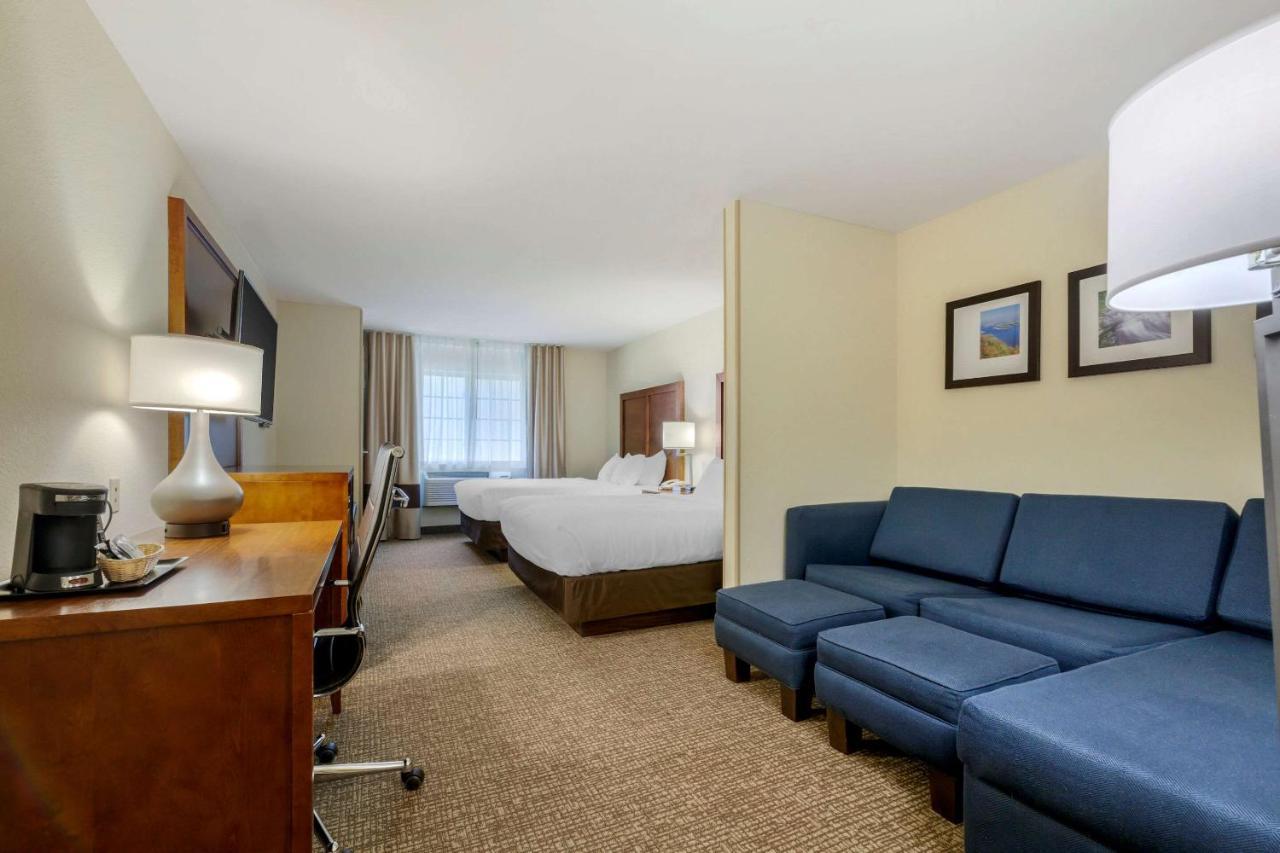 Comfort Suites Johnson Creek Conference Center Exteriör bild