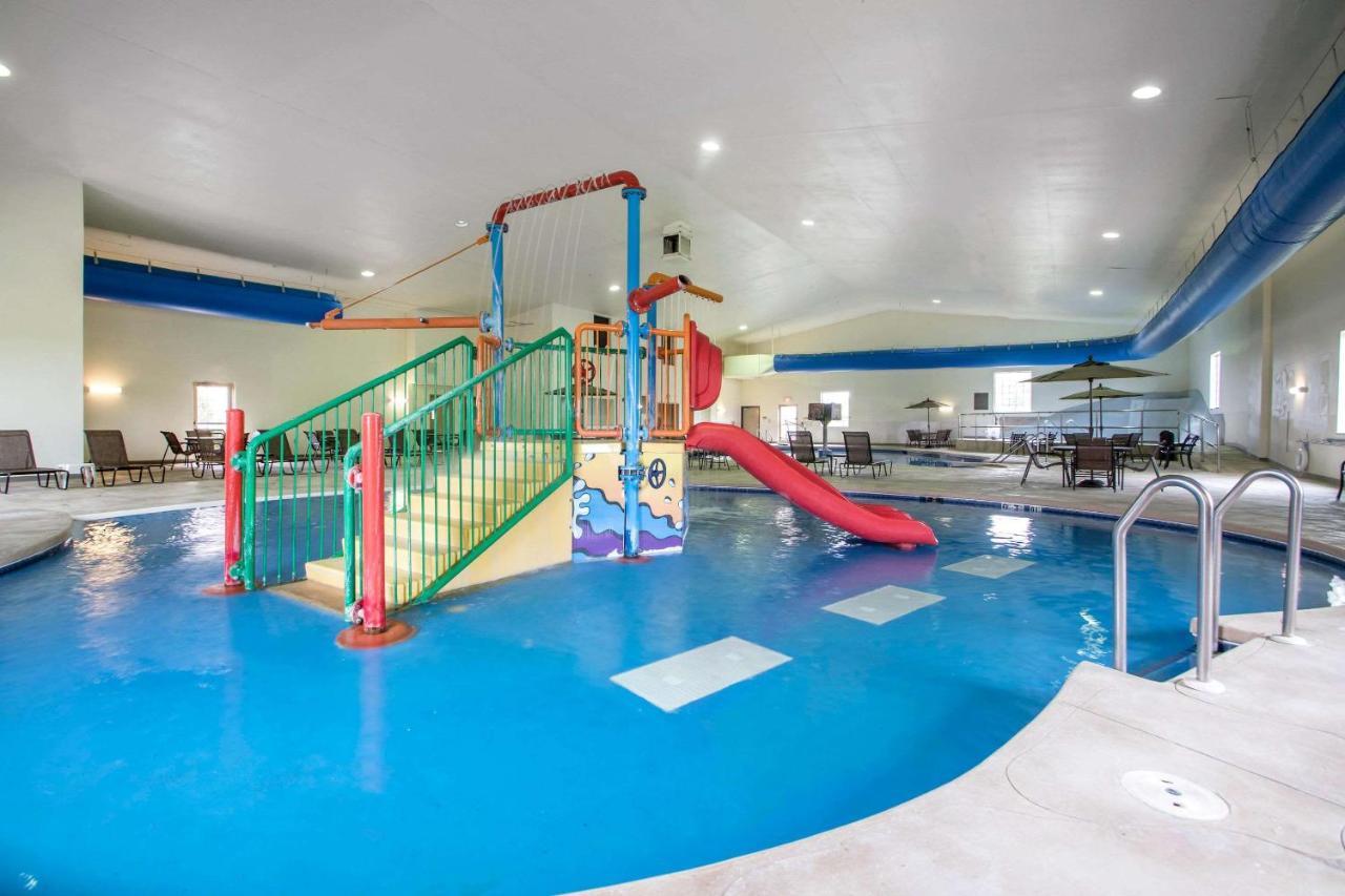 Comfort Suites Johnson Creek Conference Center Exteriör bild