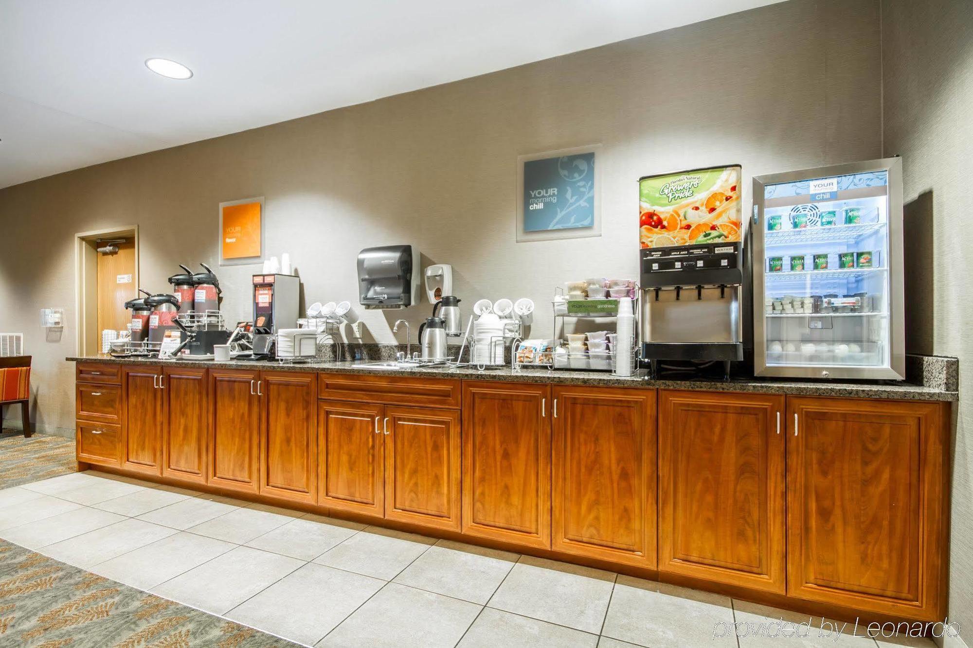 Comfort Suites Johnson Creek Conference Center Exteriör bild