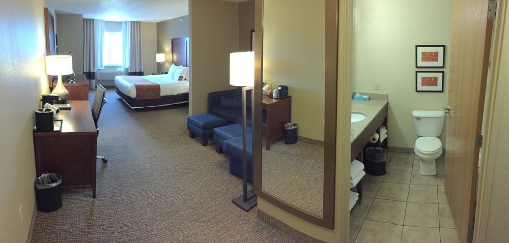 Comfort Suites Johnson Creek Conference Center Exteriör bild